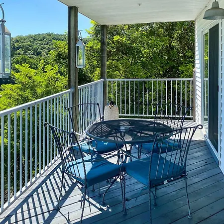 Lakefront Missouri Condo With Pool Access And Balcony